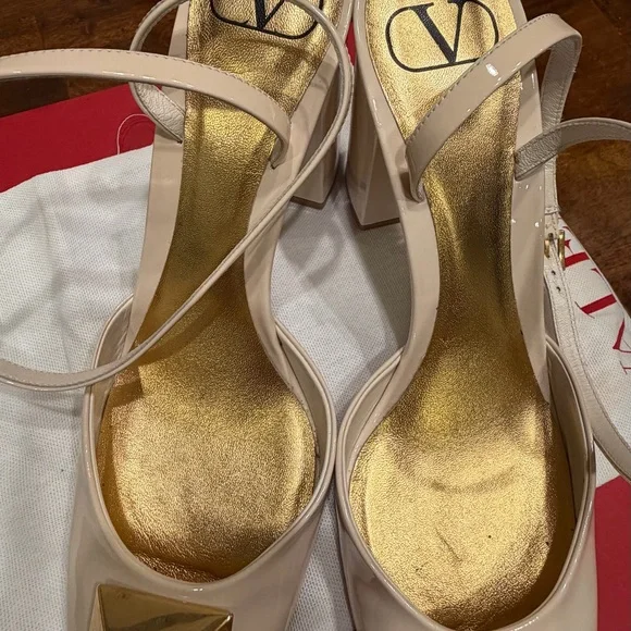 Valentino Garavani Beige and Gold Heels - Picture 8 of 10